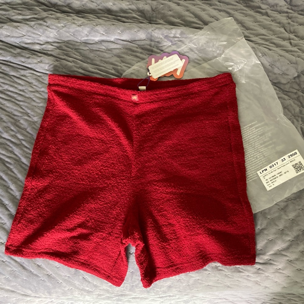 Yitty|Fabletics Pet Me High Waisted Heart Pocket Lounge Shorts in Merlot